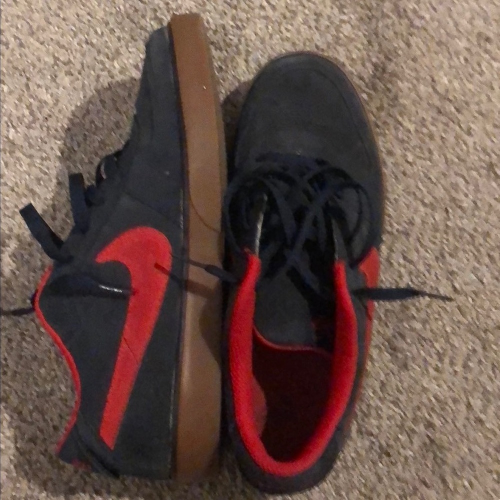 Nike Cortez gum bottom. Size 9. Fire shoe